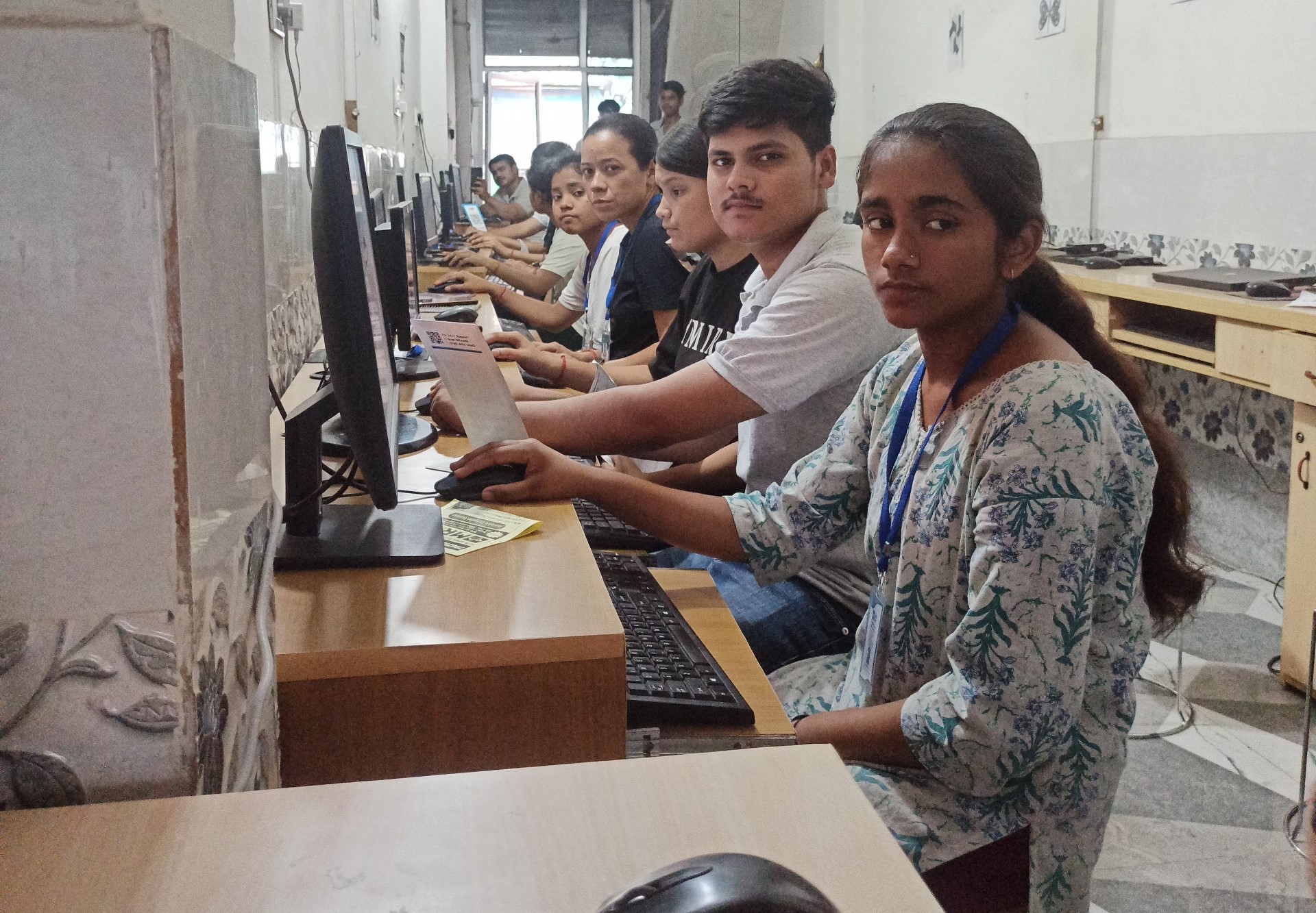 Computer lab at MR Computer Classes for practical student training